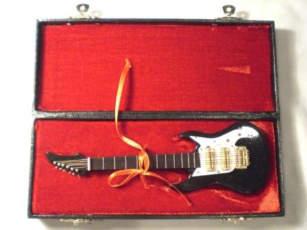 Mineature electric guitar ornament